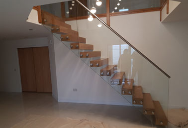 TuffX' floating glass staircase